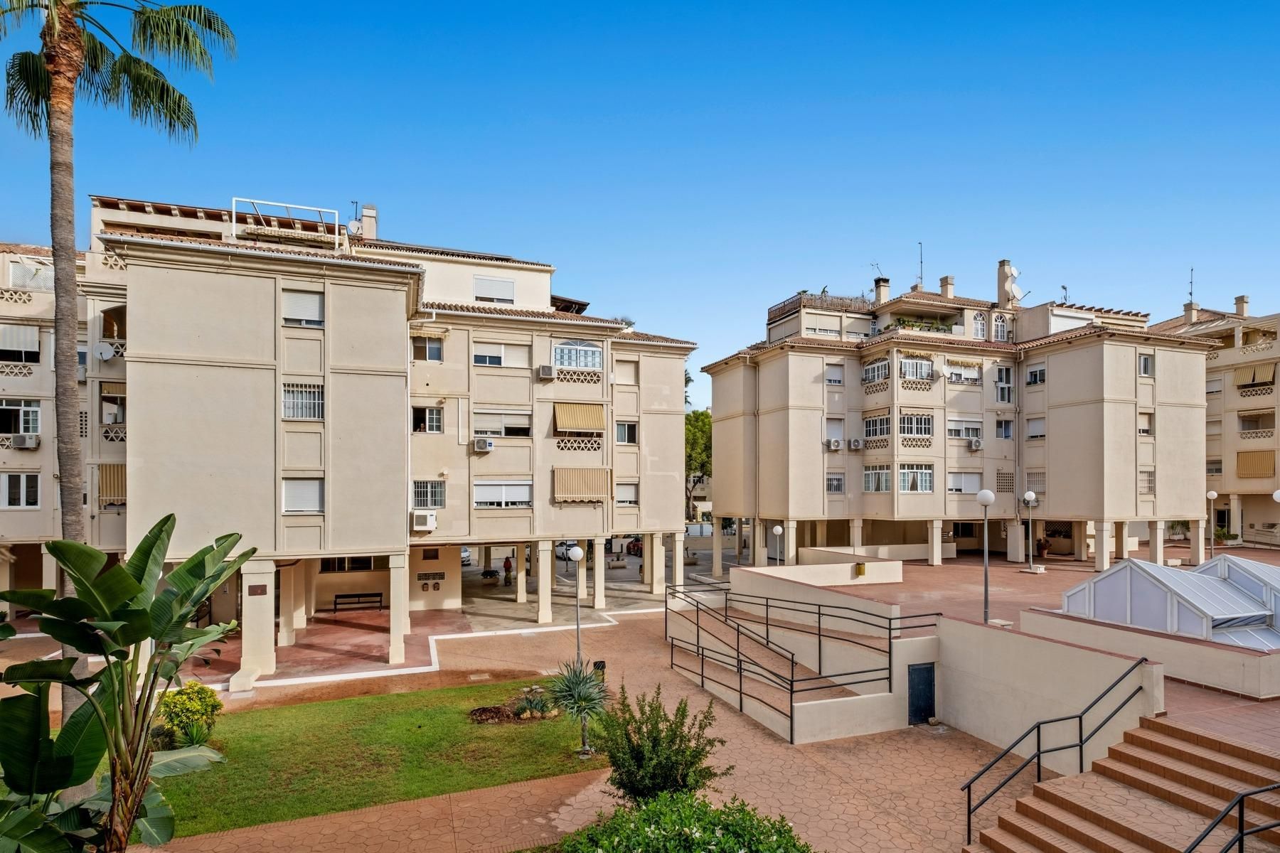 Vista exterior de Pis en venda en Málaga Capital amb Aire condicionat, Jardí privat i Terrassa
