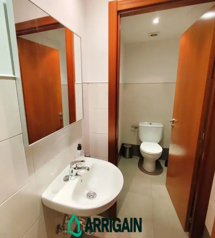 Bathroom of Office for rent in Donostia - San Sebastián   with Air Conditioner and Heating
