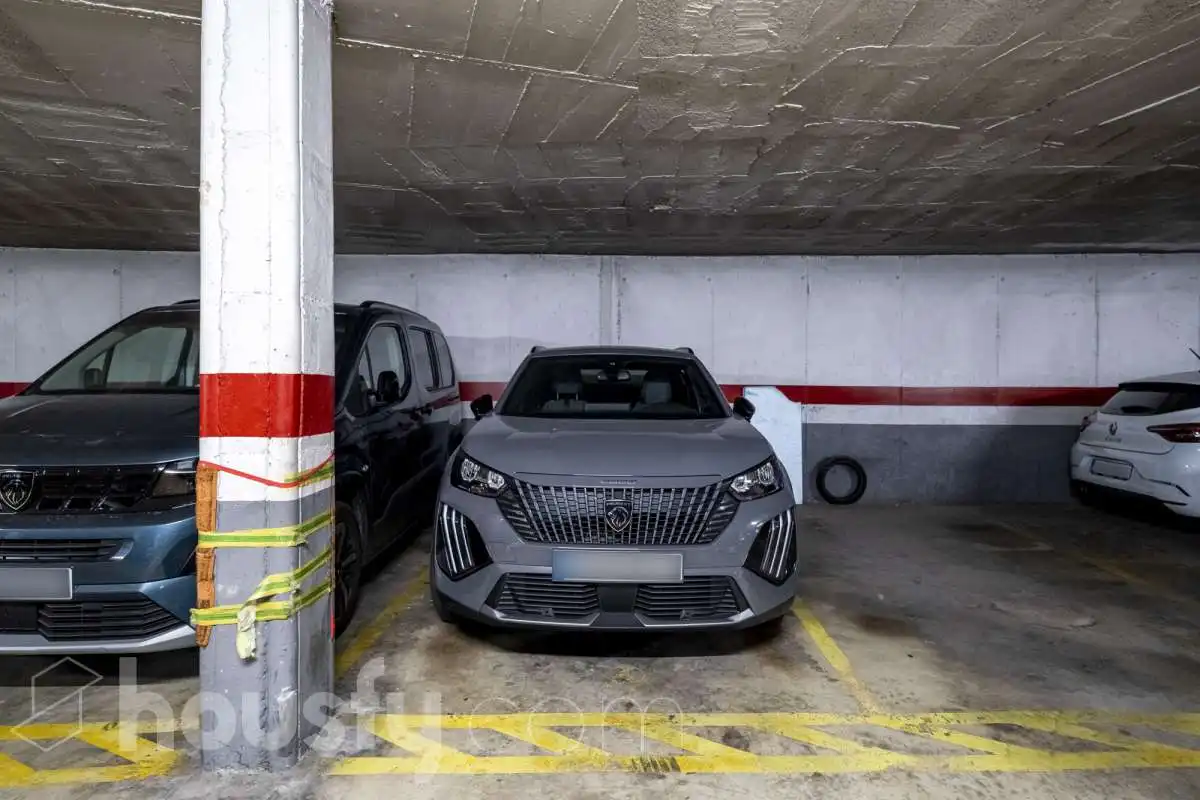 Parking de Piso en venta en Santa Perpètua de Mogoda con Balcón