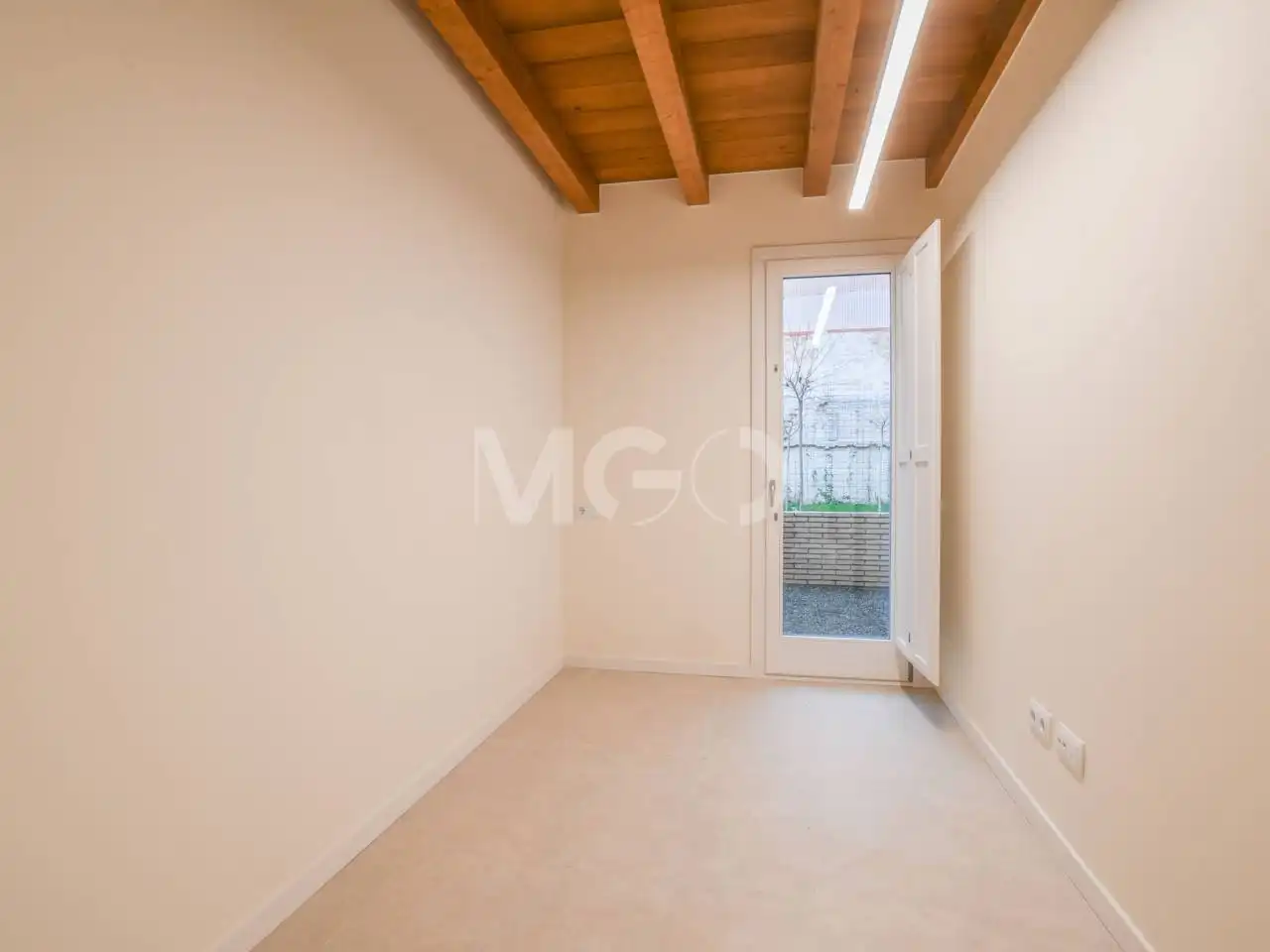 Piso en venta en Vic con Calefacción, Terraza y Alarma