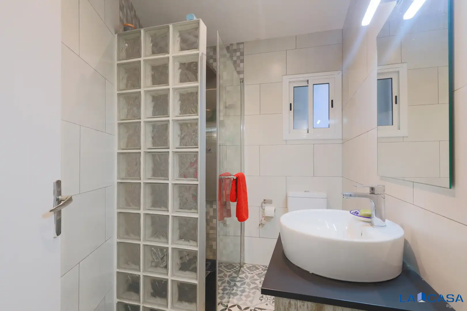 Baño de Piso en venta en Barcelona con Aire acondicionado, Calefacción y Horno