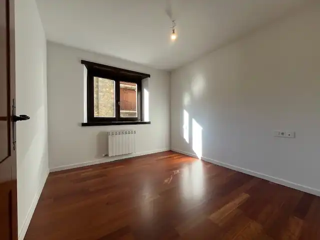 Habitación de Apartamento en venta en Esterri d'Àneu con Calefacción, Parquet y Trastero