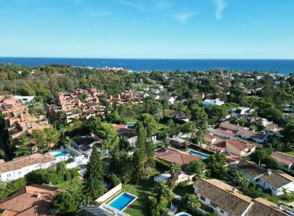 Vista exterior de Casa o chalet de alquiler en Estepona con Aire acondicionado, Jardín privado y Terraza