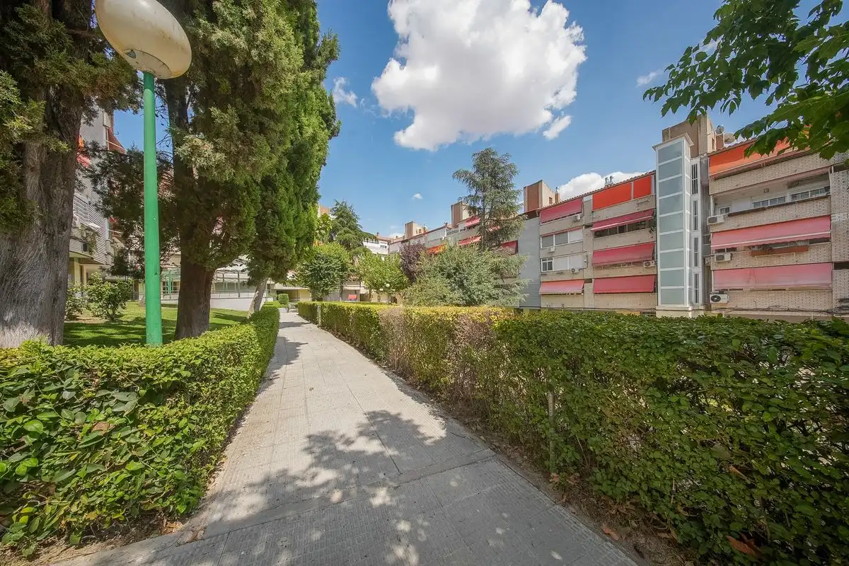 Vista exterior de Pis en venda en San Fernando de Henares amb Calefacció