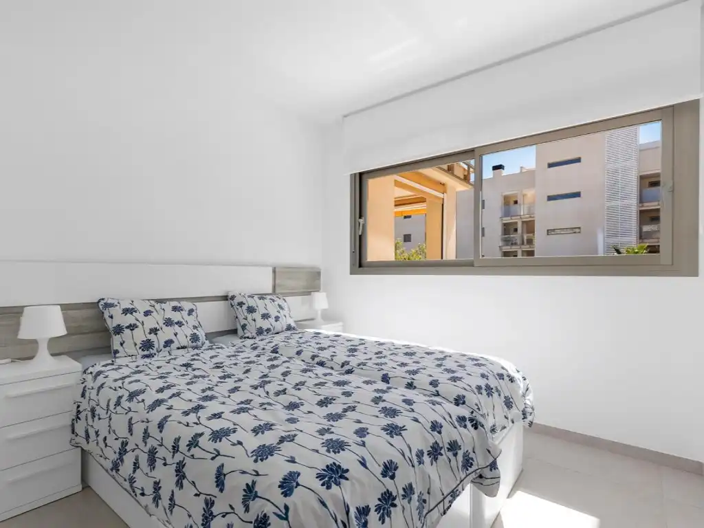 Habitación de Apartamento en venta en Orihuela con Aire acondicionado, Terraza y Piscina