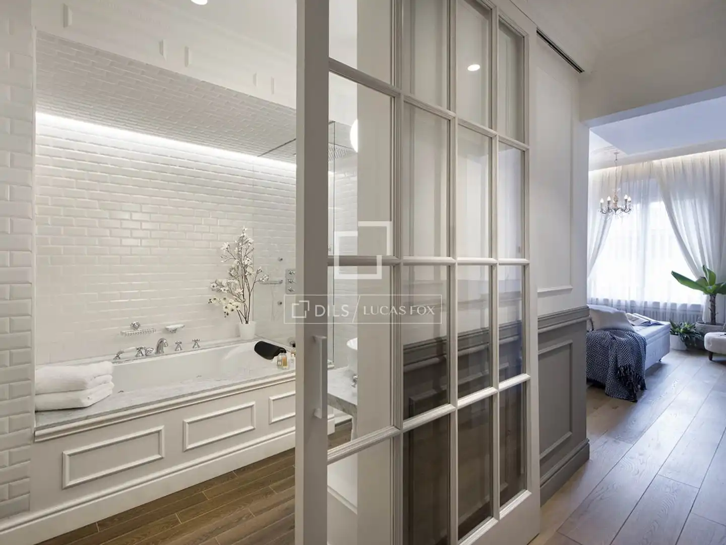 Bathroom of Attic for sale in Barcelona  with Air Conditioner, Heating and Parquet flooring