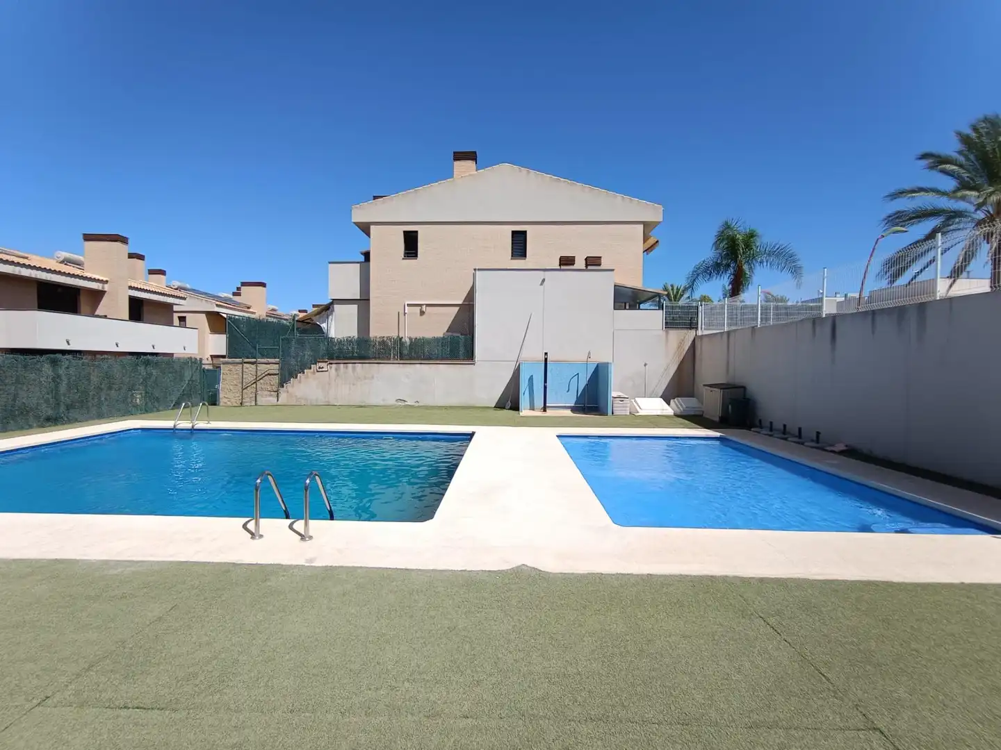 Piscina de Casa adosada en venta en Molina de Segura con Aire acondicionado, Calefacción y Jardín privado