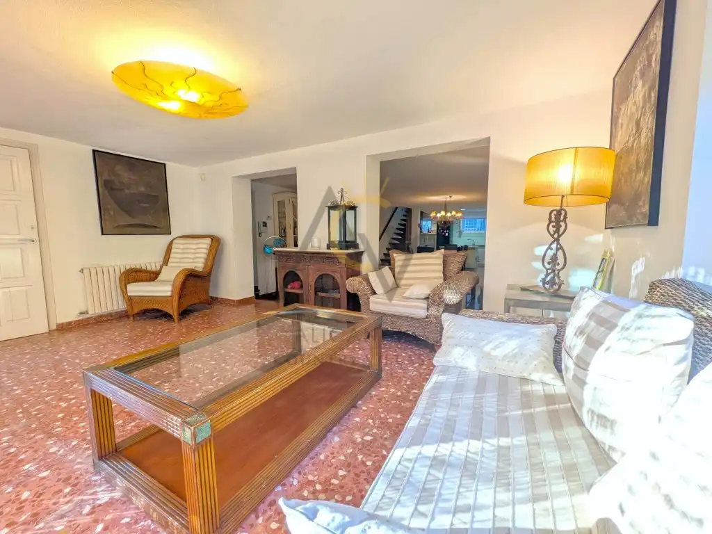 Sala d'estar de Casa o xalet en venda en Petrer amb Aire condicionat, Calefacció i Jardí privat