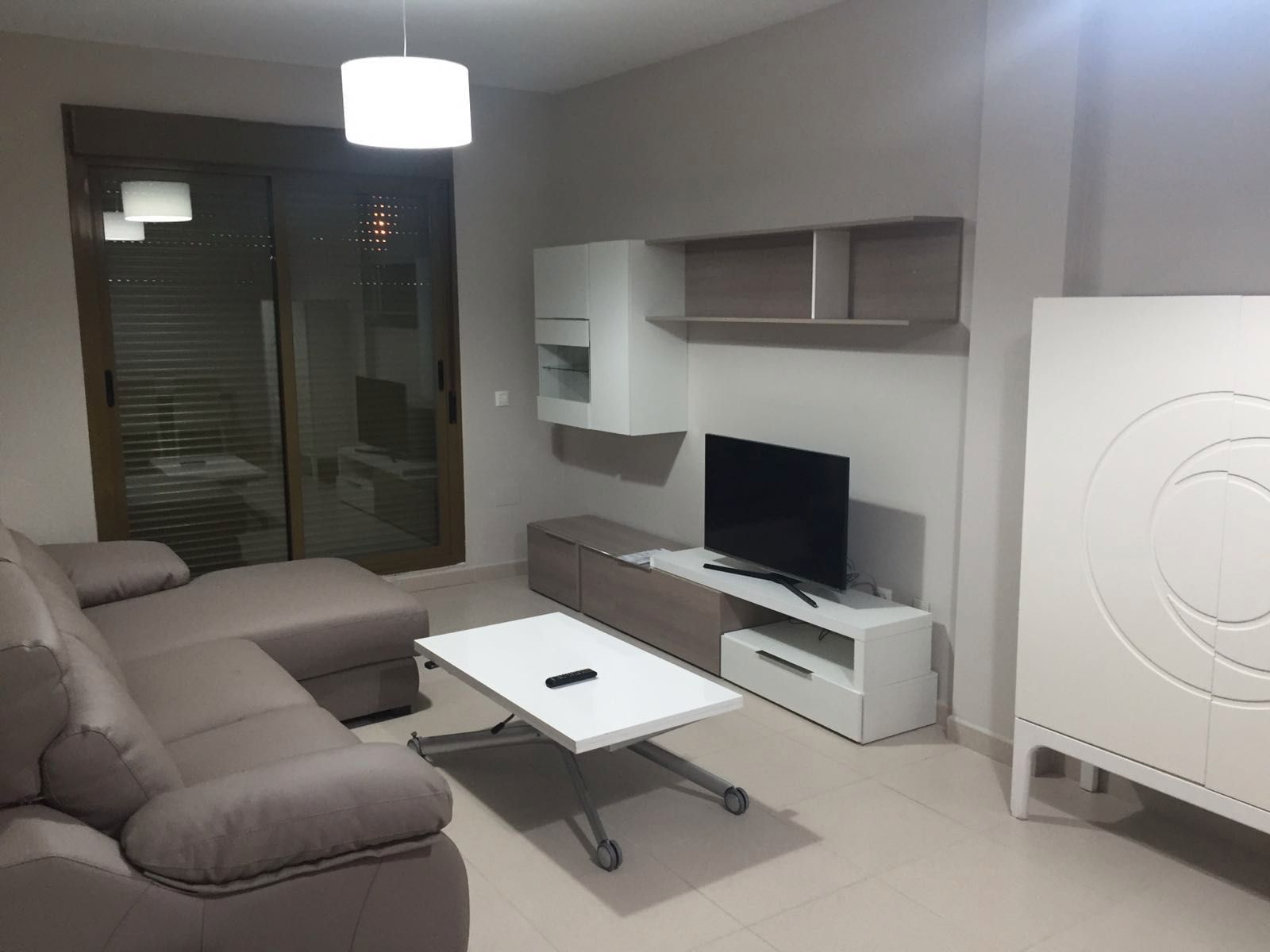 Sala d'estar de Àtic de lloguer en Algeciras amb Aire condicionat, Moblat i Piscina comunitària