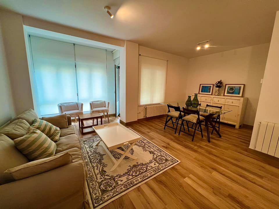 Living room of Flat to rent in Torrelavega   with Heating, Parquet flooring and Furnished