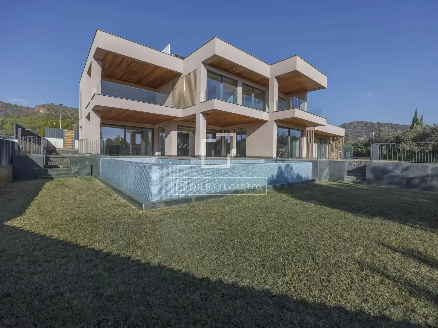 Vista exterior de Casa o xalet en venda en Sagunto / Sagunt amb Aire condicionat, Calefacció i Jardí privat