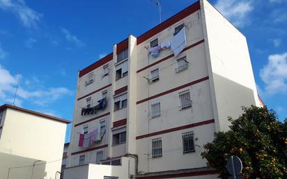 Exterior view of Flat for sale in  Sevilla Capital