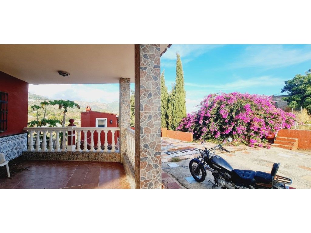 Vista exterior de Finca rústica en venda en Fuengirola amb Aire condicionat, Jardí privat i Terrassa