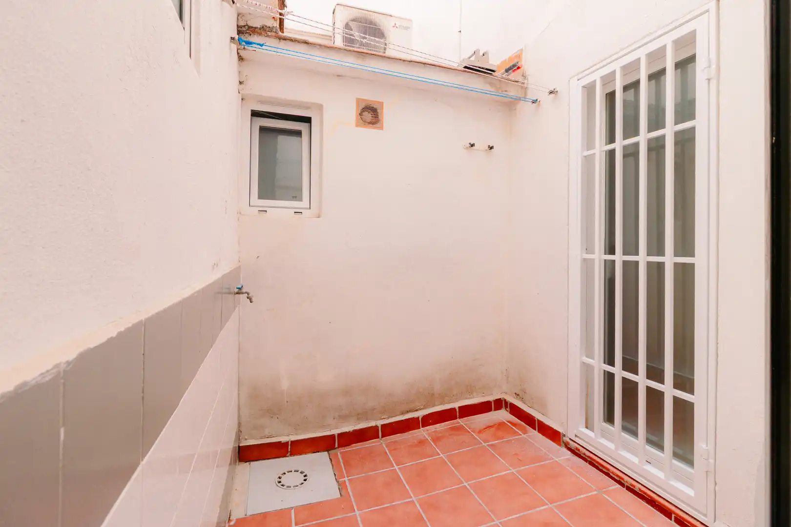 Balcony of Ground floor for sale in Madrid  with Furnished