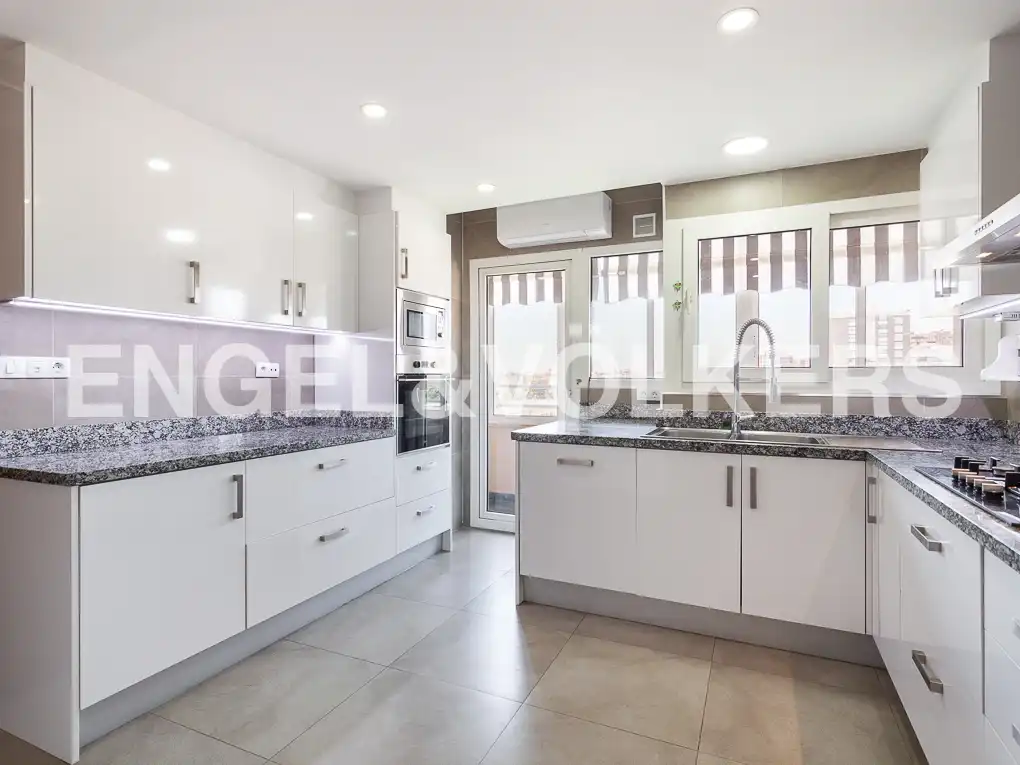 Kitchen of Flat for rent in Valencia  with Air Conditioner, Heating and Terrace