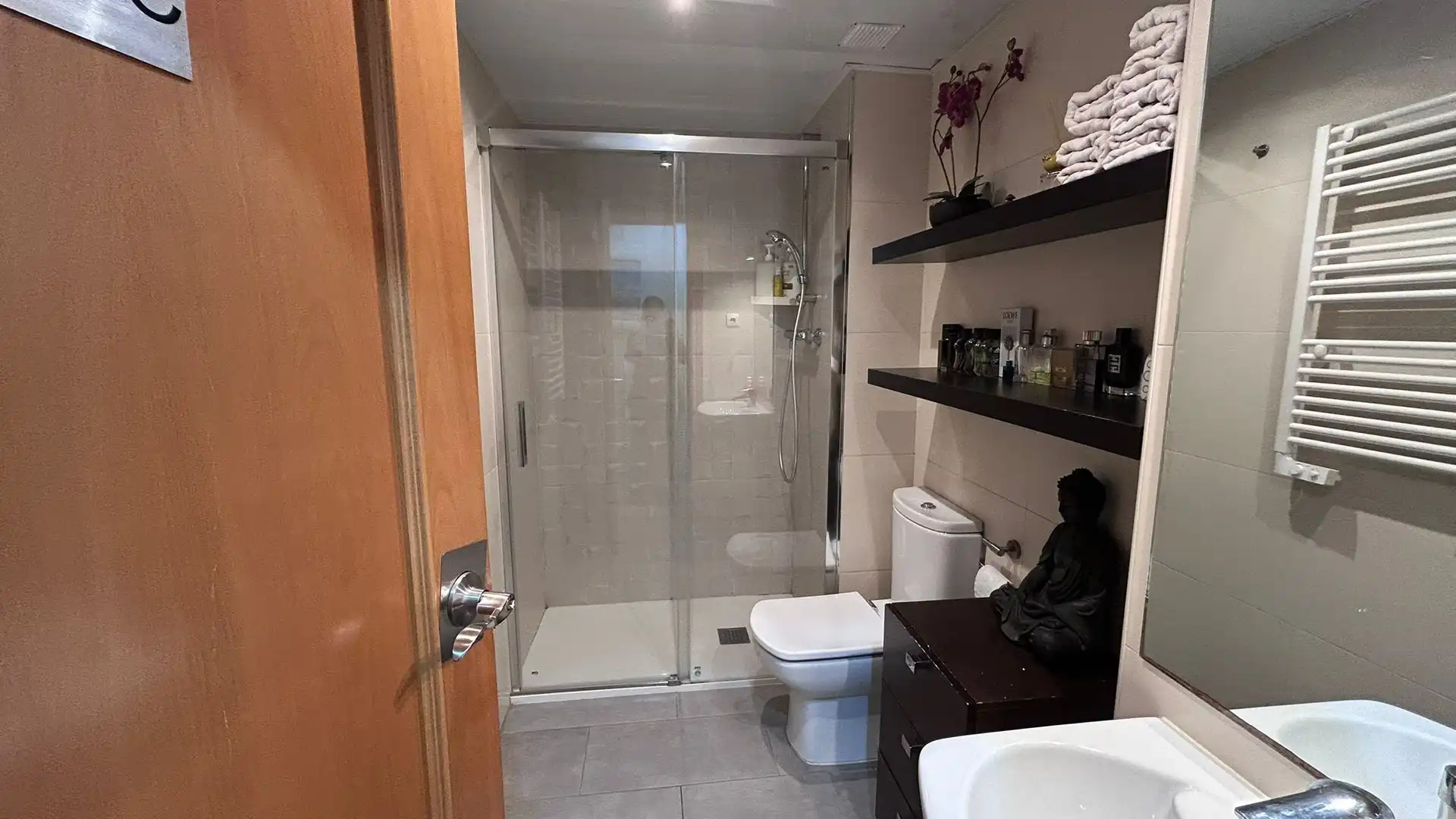 Bathroom of Ground floor for sale in Cornellà de Llobregat  with Storage room