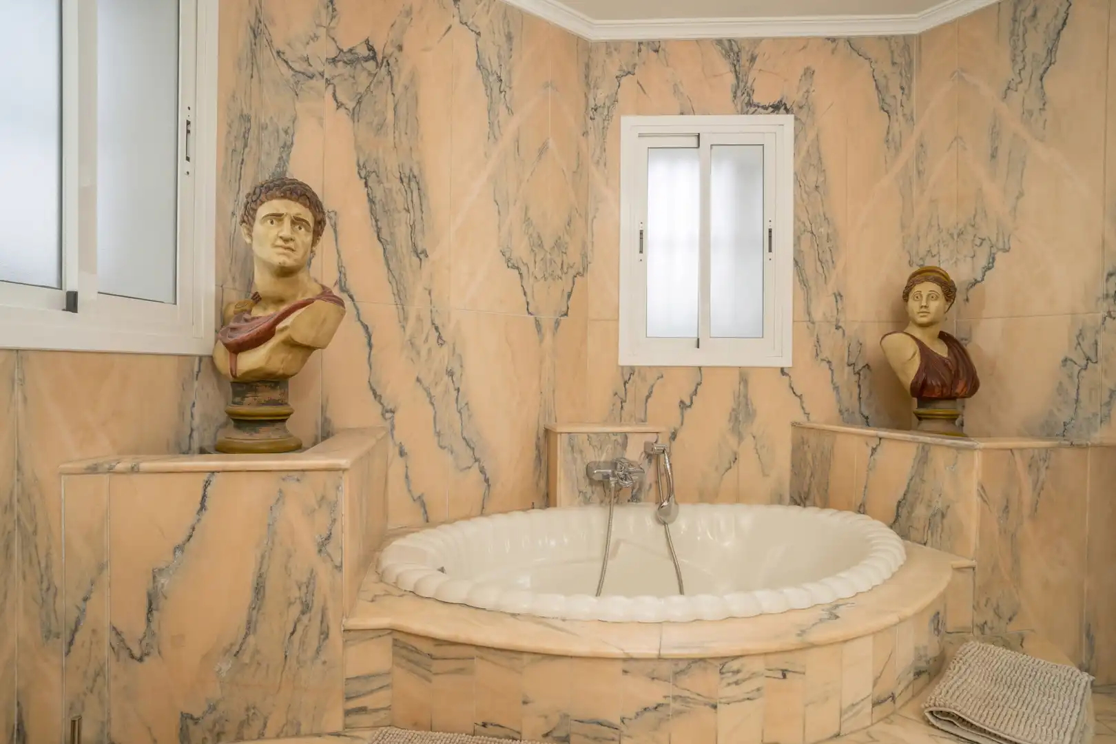 Bathroom of Detached homes for sale in Marbella  with Private garden, Terrace and Furnished