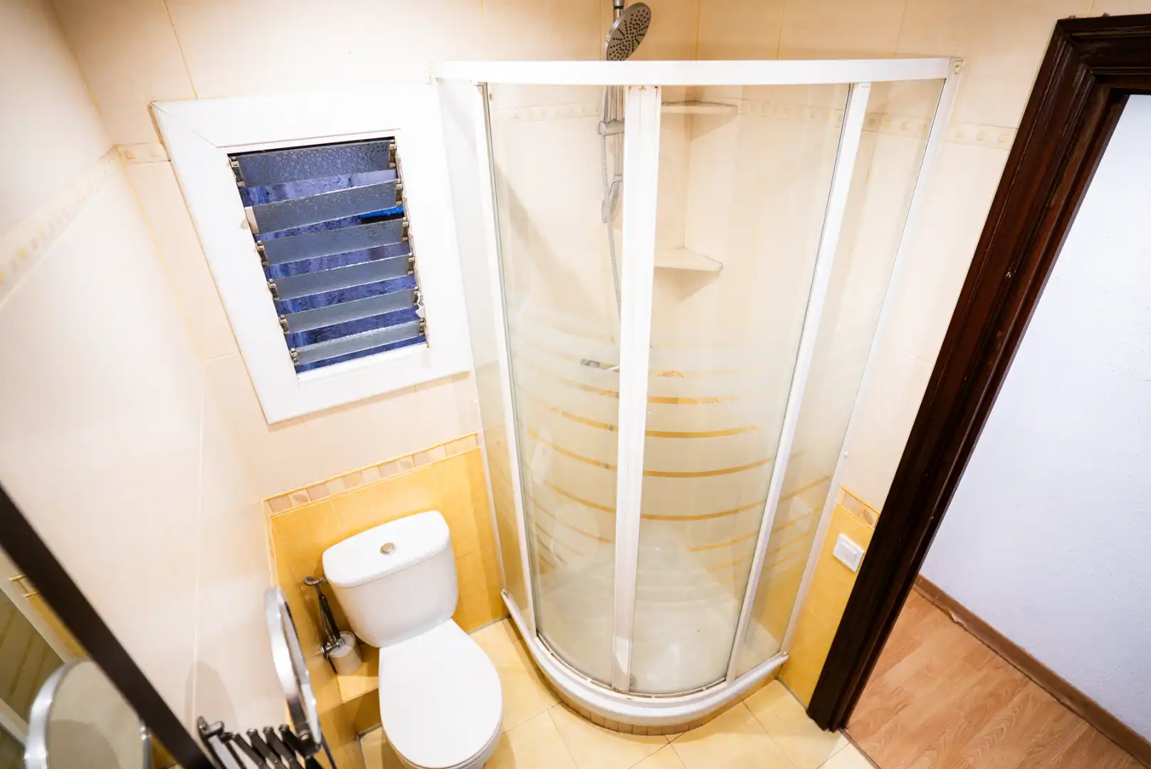 Baño de Piso en venta en Santa Coloma de Gramenet con Aire acondicionado y Horno