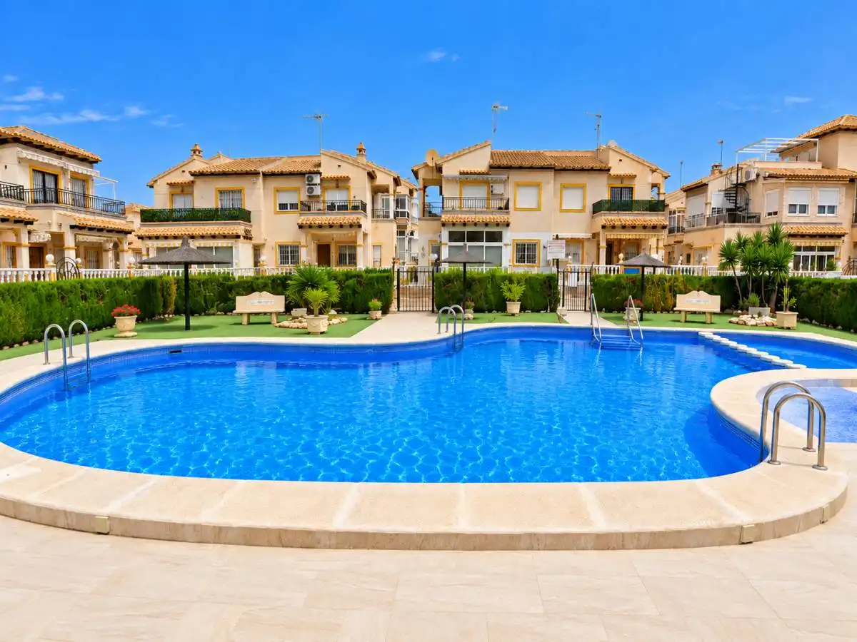 Bungalow with pool for sale in Av. de California, imagen 25