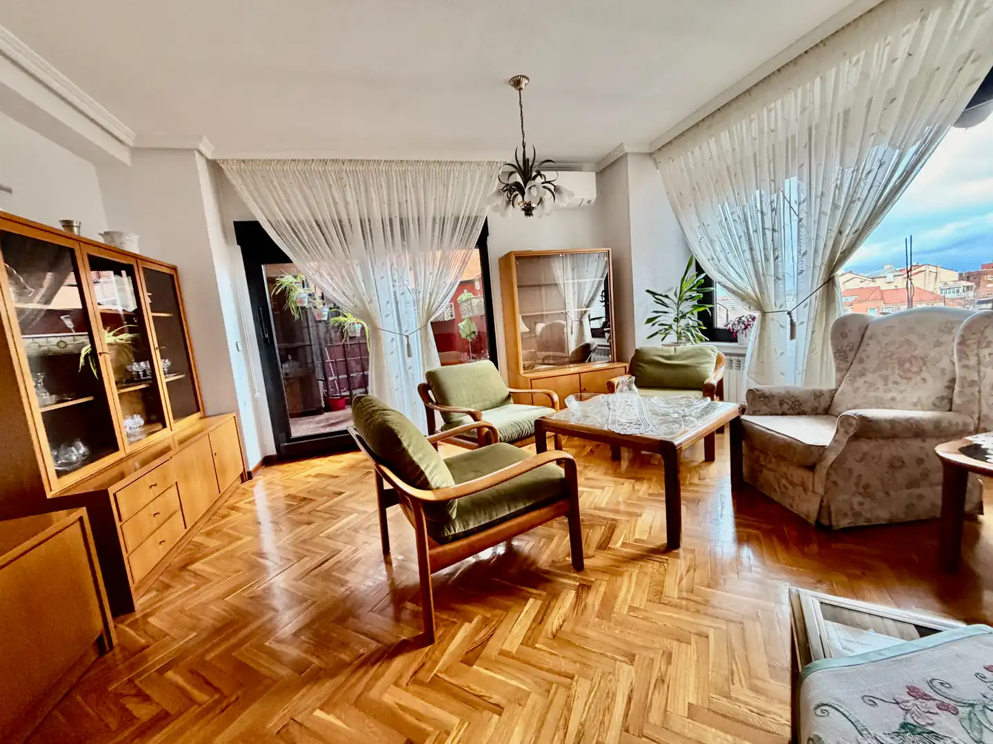 Sala de estar de Dúplex en venta en Leganés con Aire acondicionado, Calefacción y Jardín privado