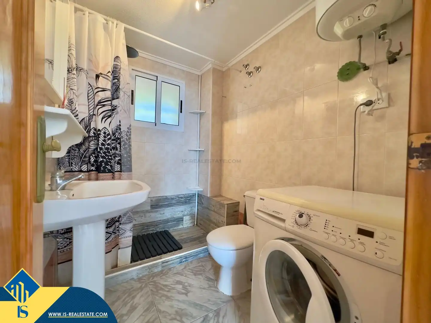 Bathroom of Flat for sale in Torrevieja  with Terrace, Furnished and Community pool