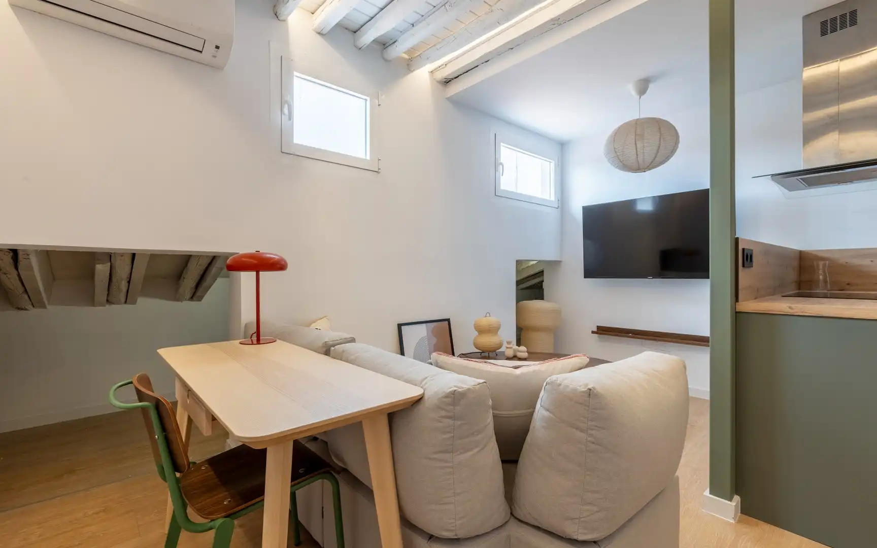 Sala d'estar de Dúplex de lloguer en Madrid amb Aire condicionat, Calefacció i Moblat