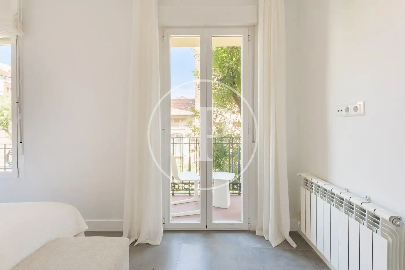 Bedroom of Flat for sale in Madrid  with Air Conditioner, Heating and Balcony