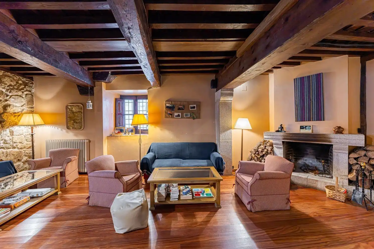 Sala d'estar de Finca rústica en venda en Candelario amb Calefacció, Jardí privat i Terrassa