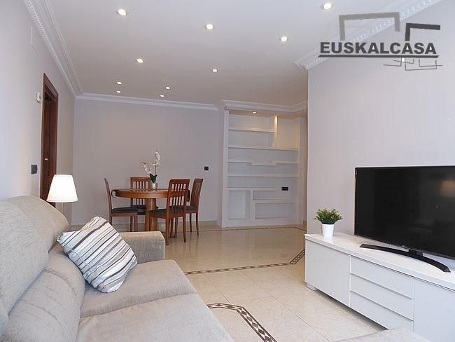 Living room of Flat for rent in Bilbao   with Heating, Parquet flooring and Furnished