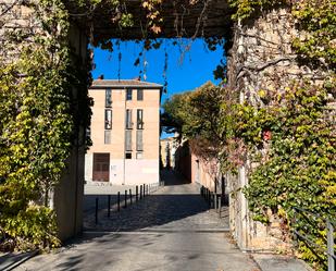 Exterior view of Flat to rent in Girona Capital  with Air Conditioner, Private garden and Terrace