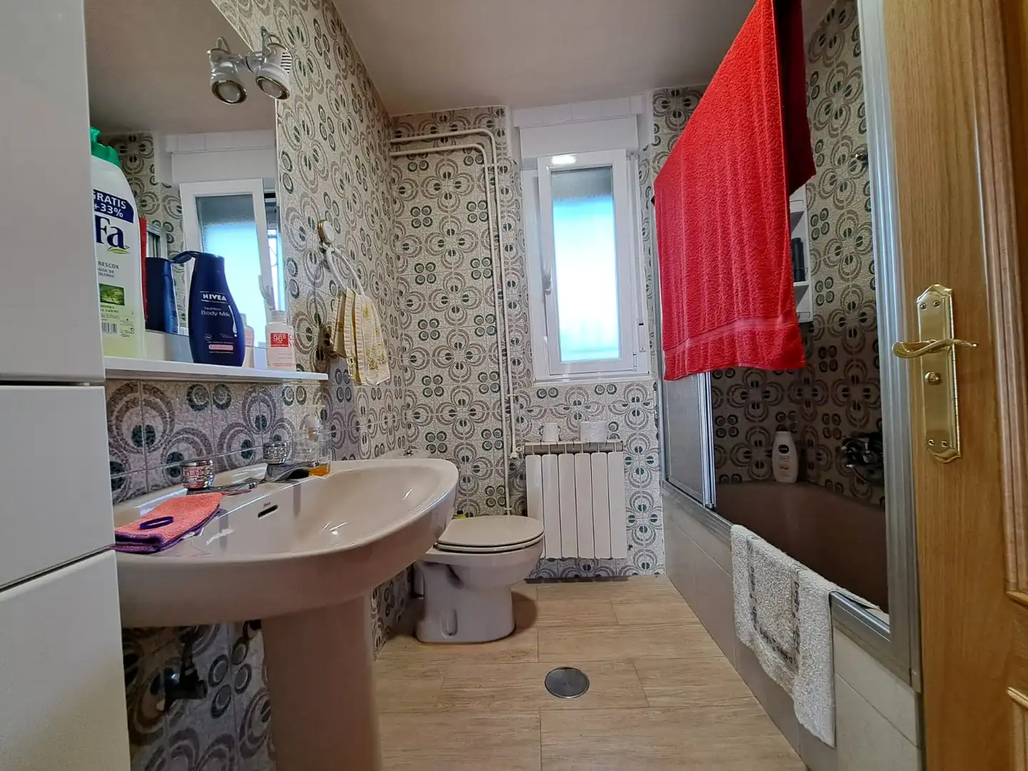 Bathroom of Houses for sale in Villasabariego  with Heating, Parquet flooring and Furnished