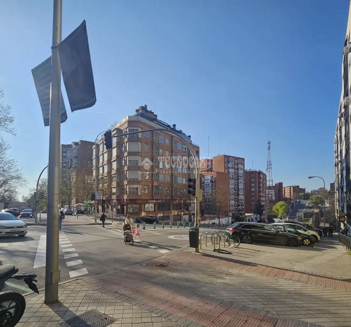 Vista exterior de Estudi en venda en Madrid amb Calefacció