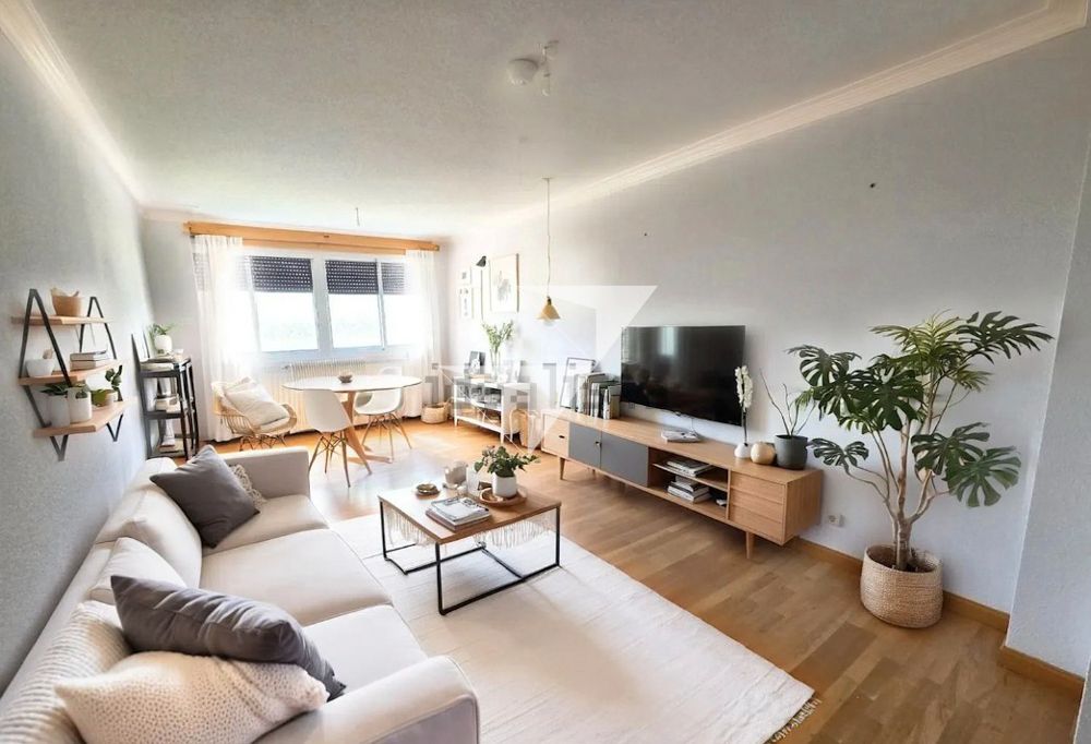 Sala d'estar de Pis en venda en Burgos Capital amb Calefacció, Parquet i Traster