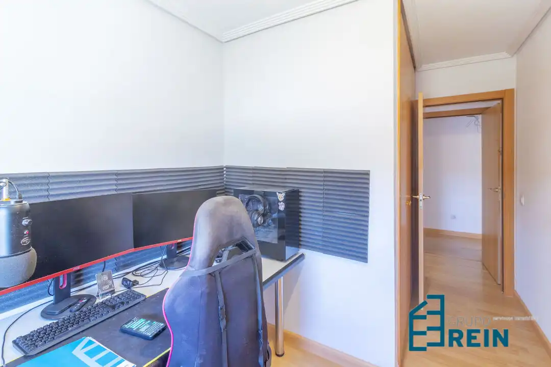 Flat for sale in Recas  with Air Conditioner and Heating