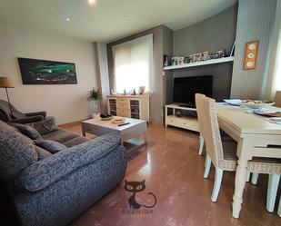 Sala d'estar de Casa adosada en venda en Alzira amb Aire condicionat, Terrassa i Traster