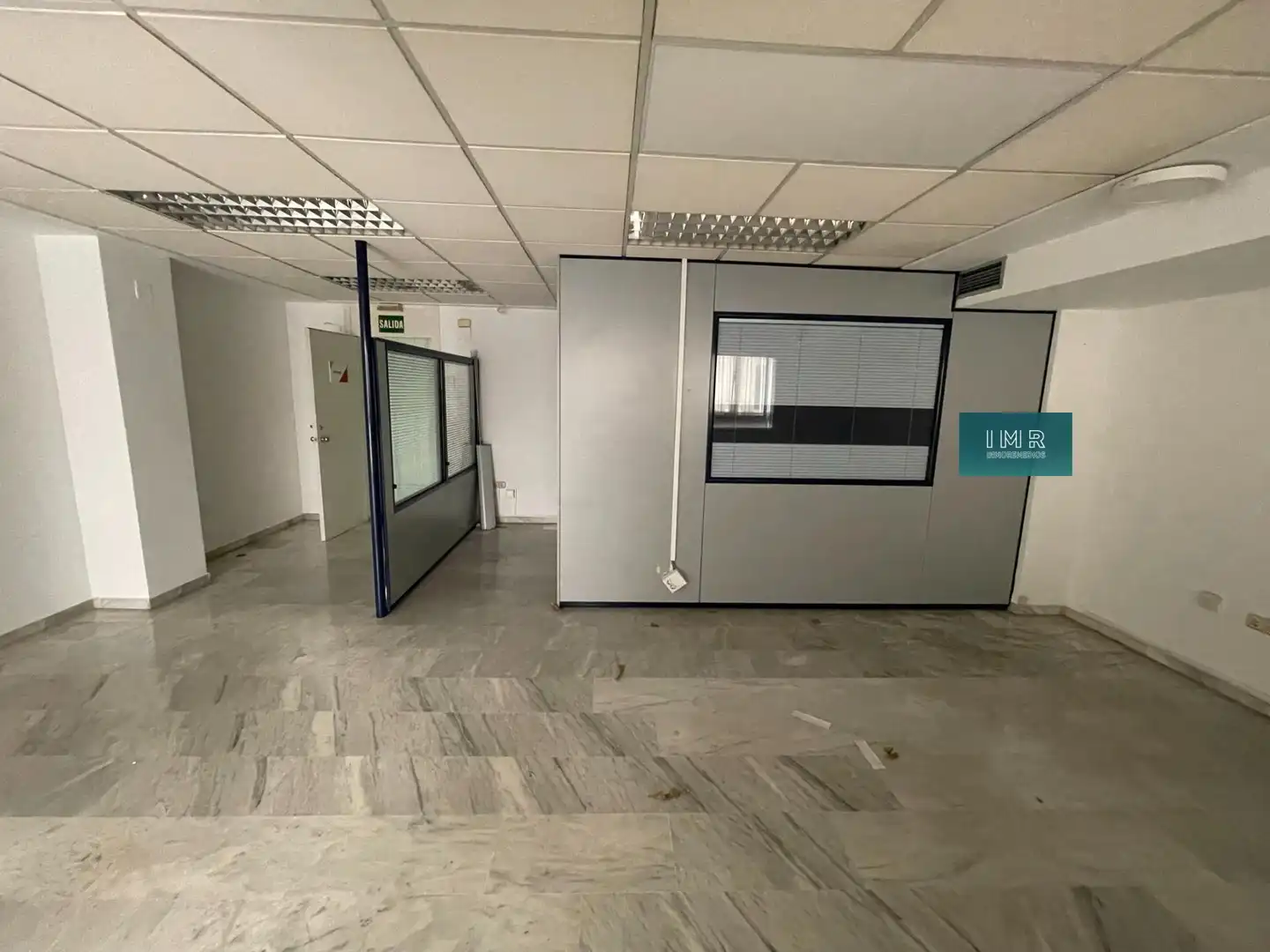 Oficina amb ascensor en venda a Avenida Averroes