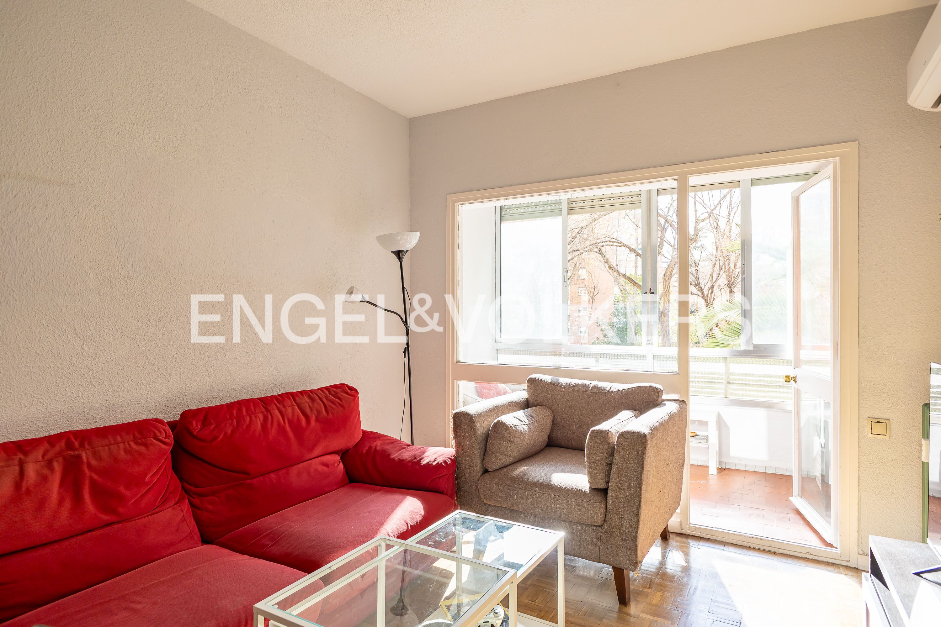Living room of Apartment for sale in  Madrid Capital  with Air Conditioner, Heating and Terrace