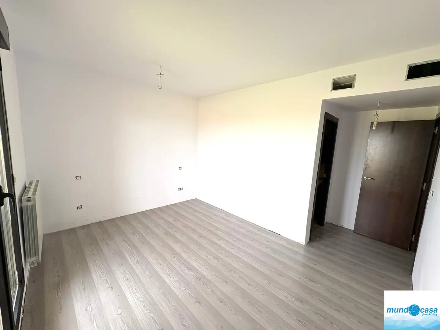 Flat for sale in Pinseque  with Air Conditioner, Heating and Terrace