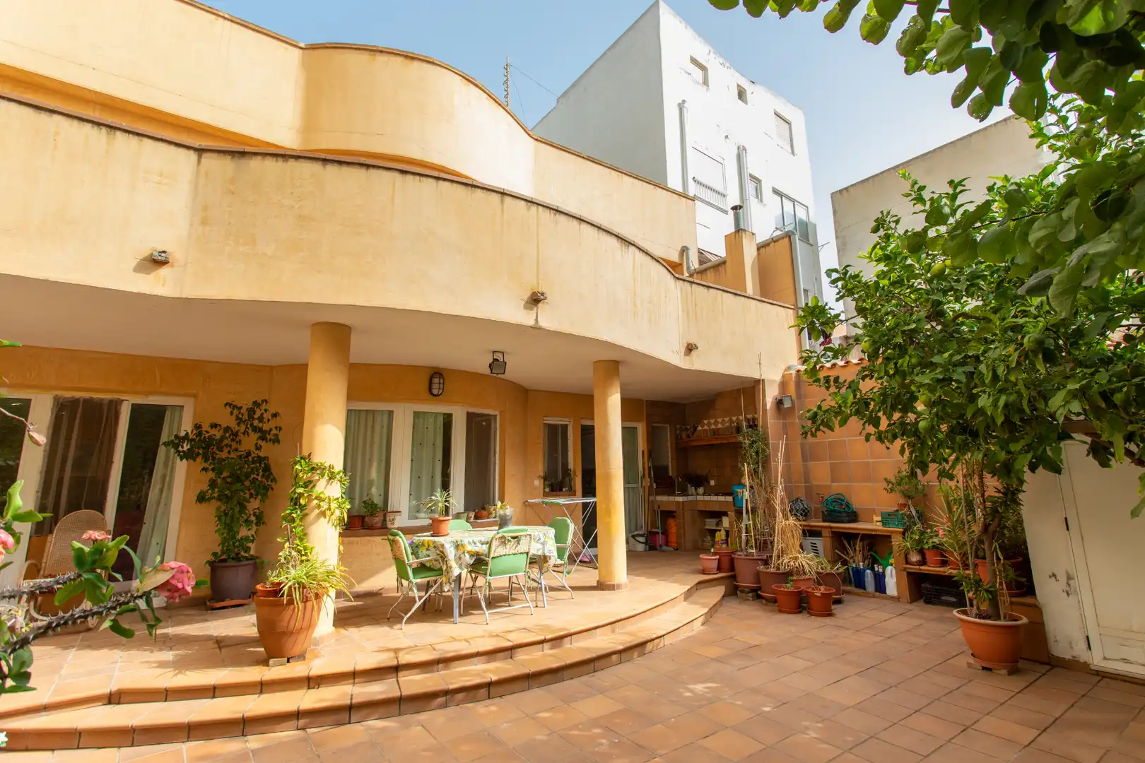 Maison mitoyenne avec jardin à vendre à Carrer de la Victoria 56