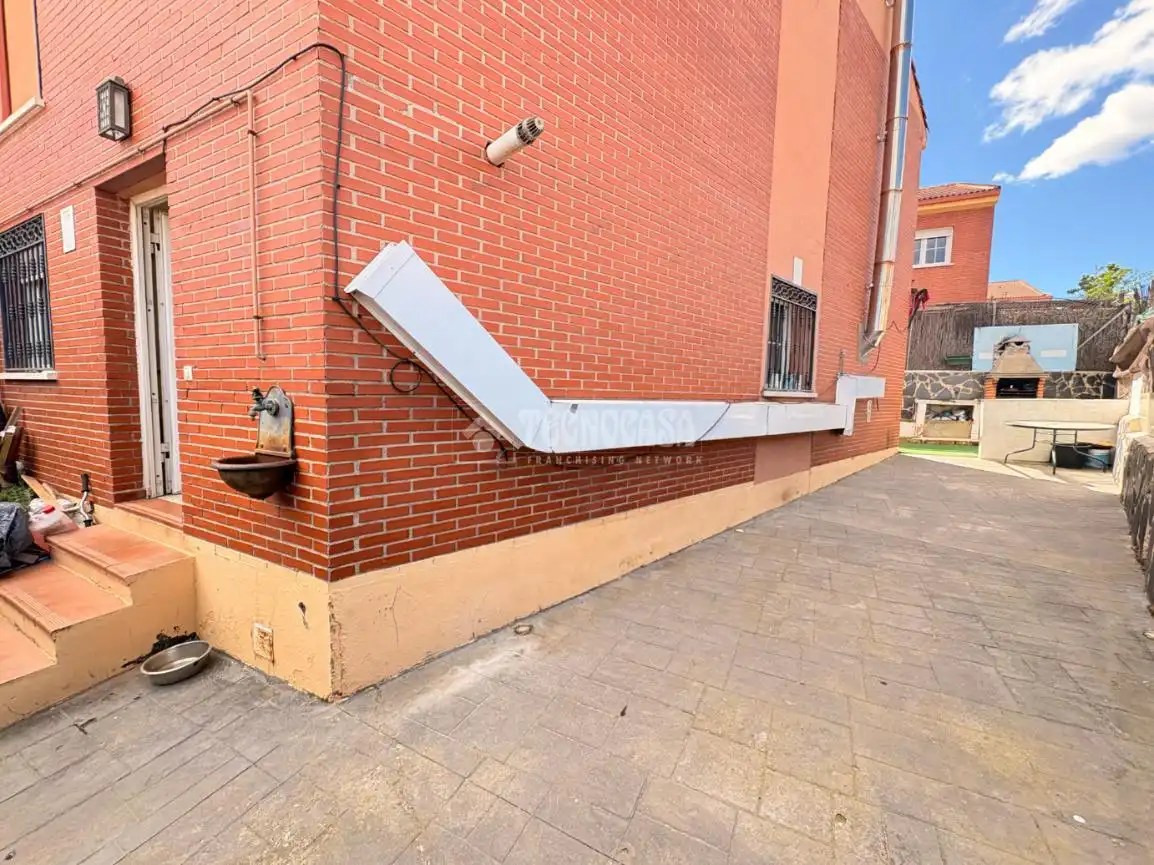 Parking de Casa adosada en venta en Loeches
