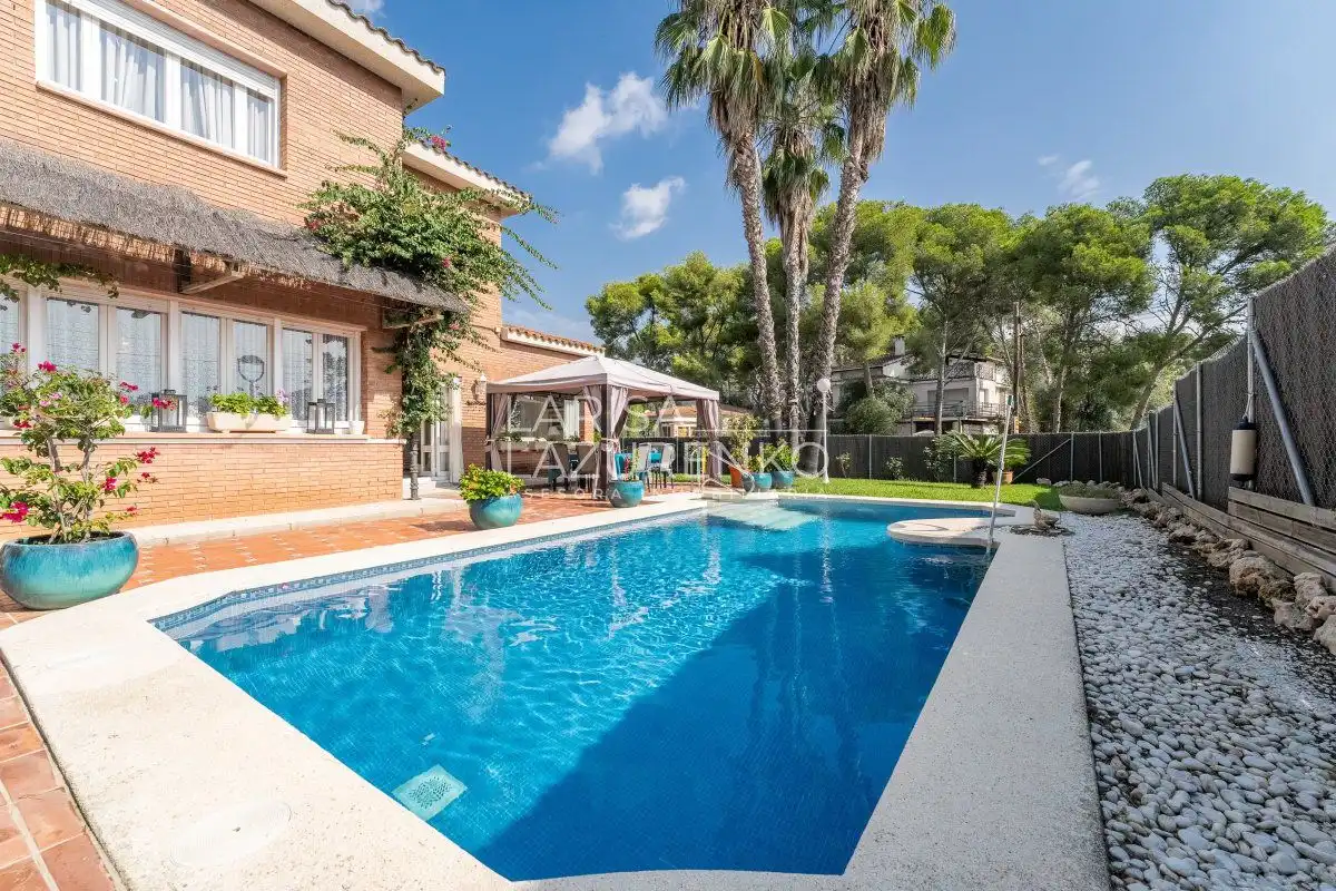 Piscina de Casa o xalet en venda en Tarragona amb Aire condicionat, Calefacció i Jardí privat
