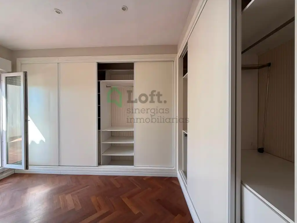 Schlafzimmer von Dachboden zur Miete in Badajoz mit Klimaanlage, Privatgarten und Terrasse