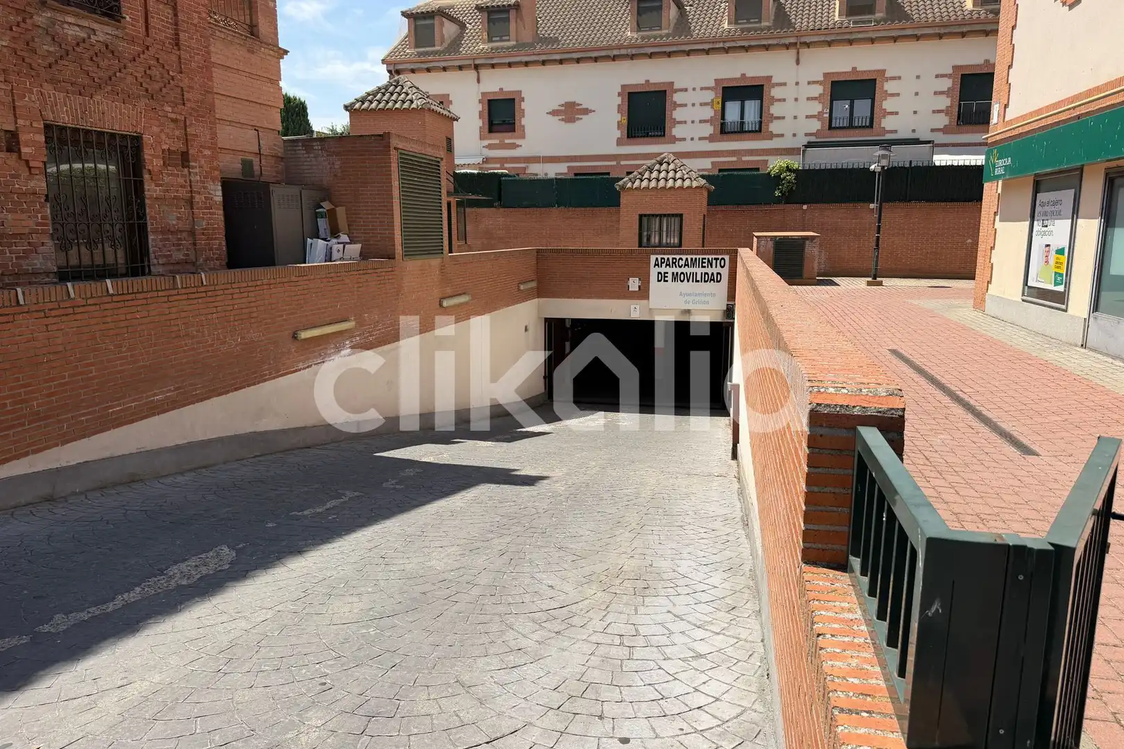 Motorradstellplatz zum Verkauf in Griñón