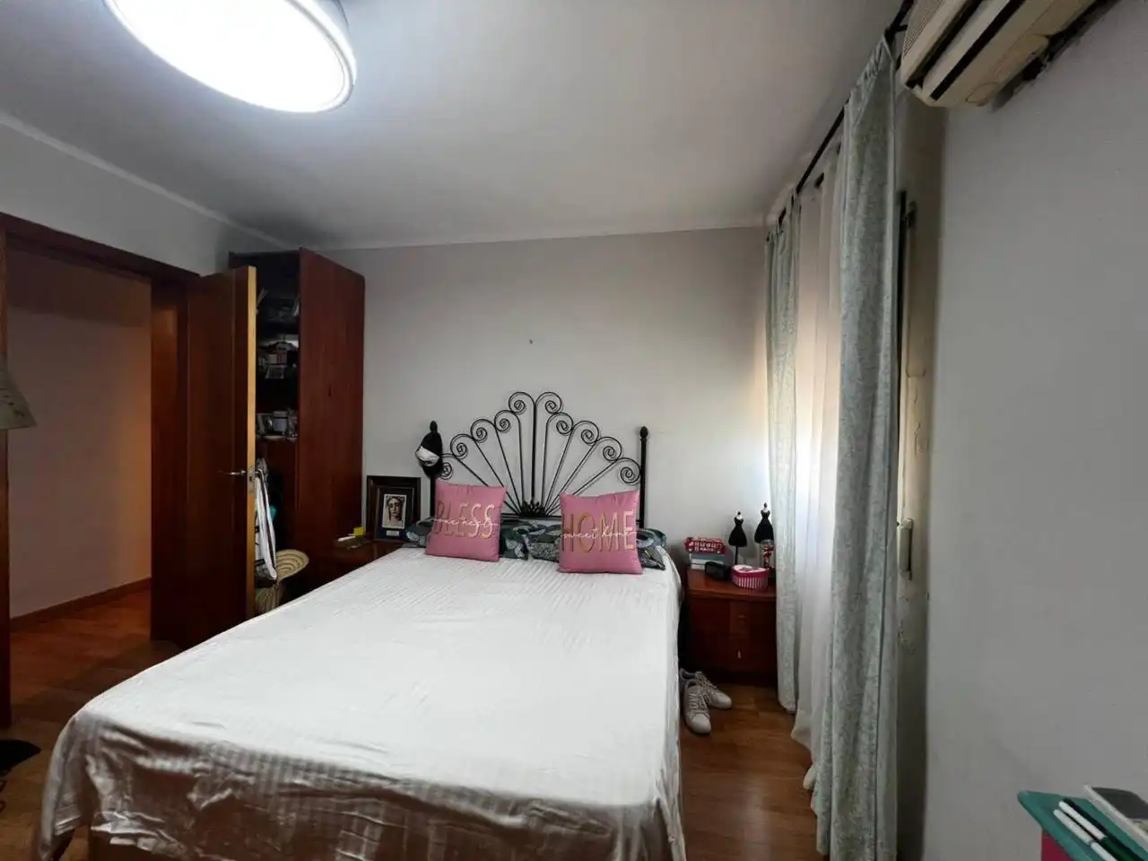 Bedroom of Flat for sale in Sevilla  with Air Conditioner and Heating