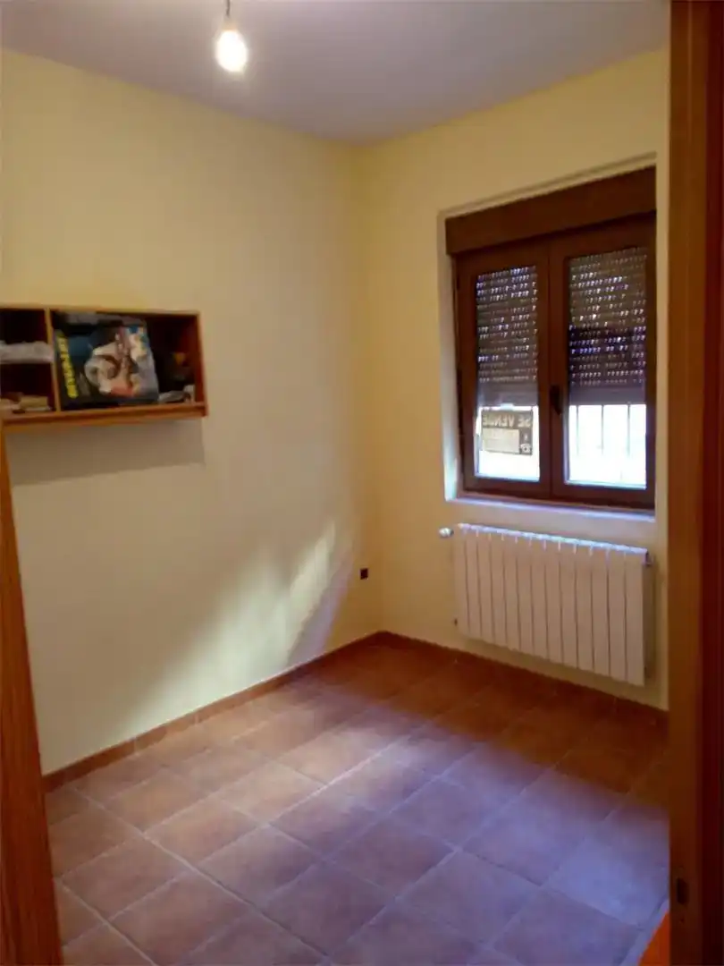 Habitación de Casa adosada en venta en Dueñas con Parquet, Amueblado y Horno