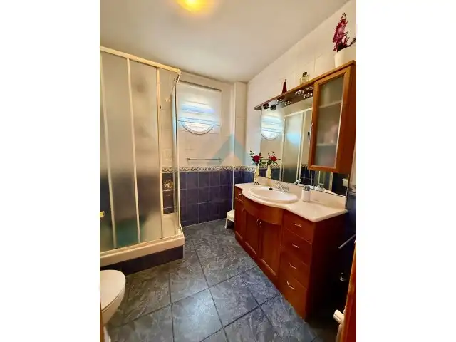 Badezimmer von Haus oder Chalet zum Verkauf in Villanueva de la Torre mit Klimaanlage, Heizung und Privatgarten