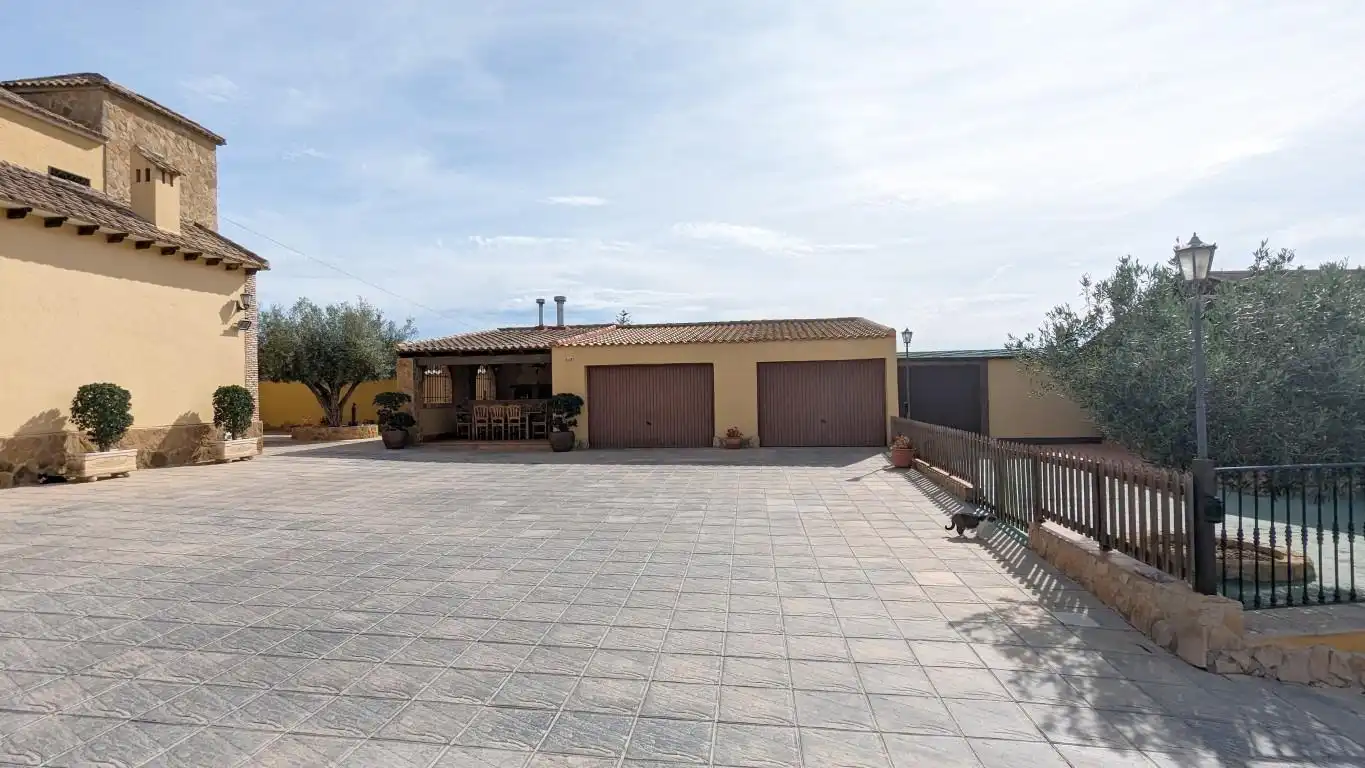 Vista exterior de Casa o xalet en venda en Orihuela amb Aire condicionat, Calefacció i Terrassa