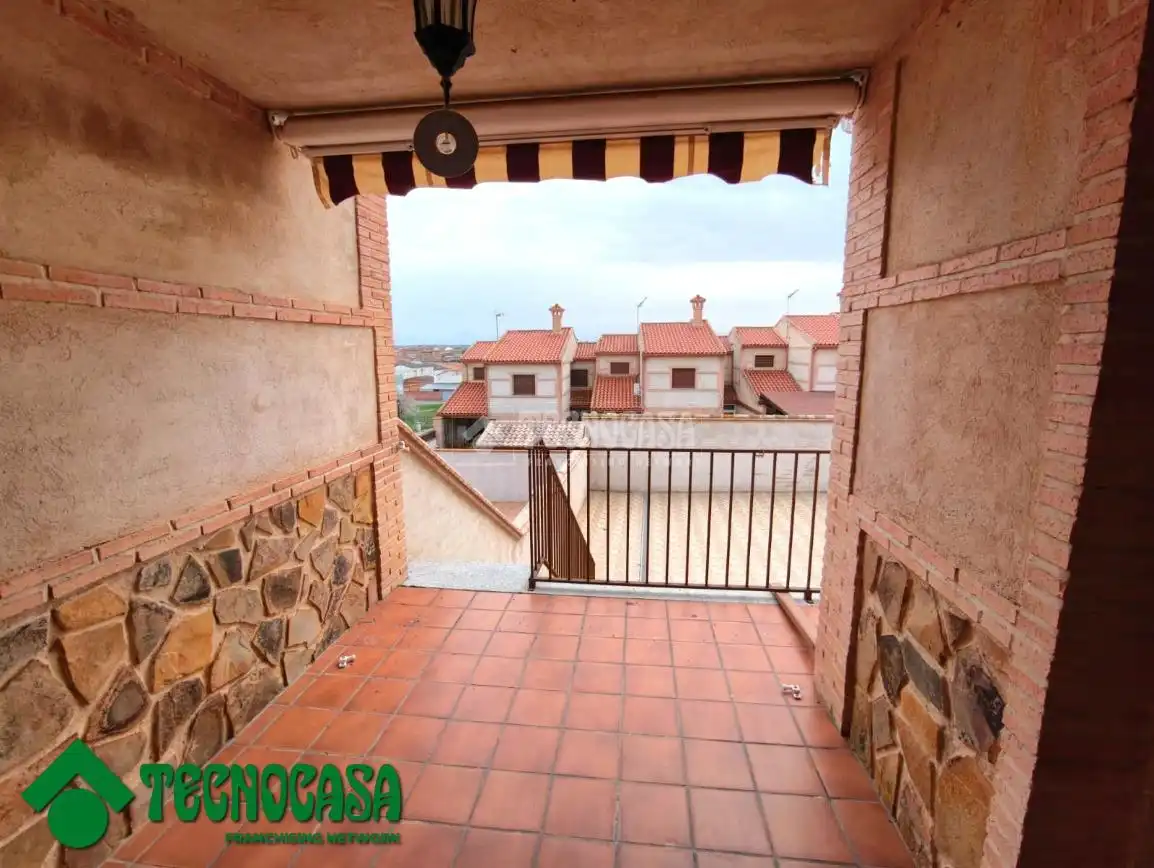 Vista exterior de Casa adosada en venda en Gálvez amb Terrassa