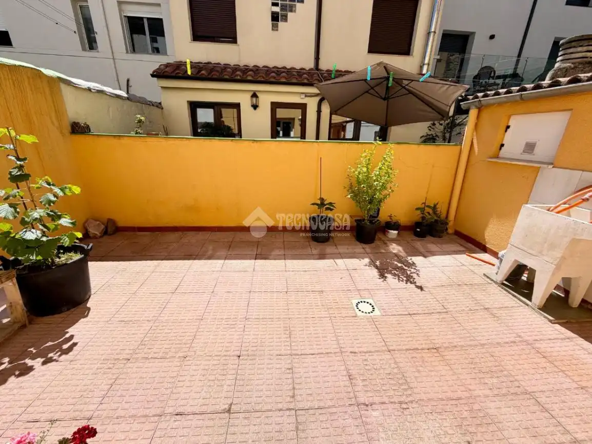 Terraza de Casa adosada en venta en León Capital  con Parquet, Terraza y Amueblado