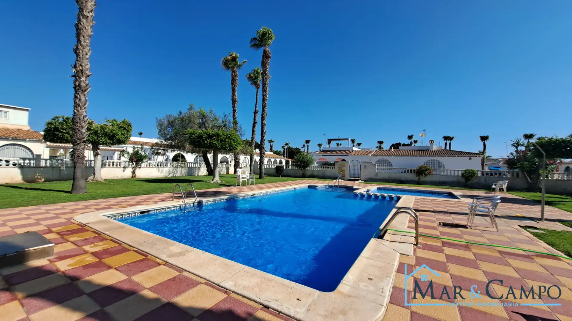 Piscina de Casa adosada en venta en Los Alcázares con Aire acondicionado, Jardín privado y Amueblado